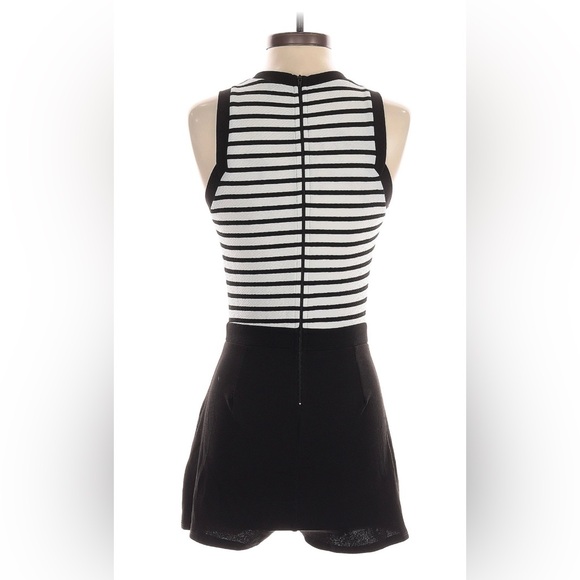 Super cute romper! - Picture 2 of 4